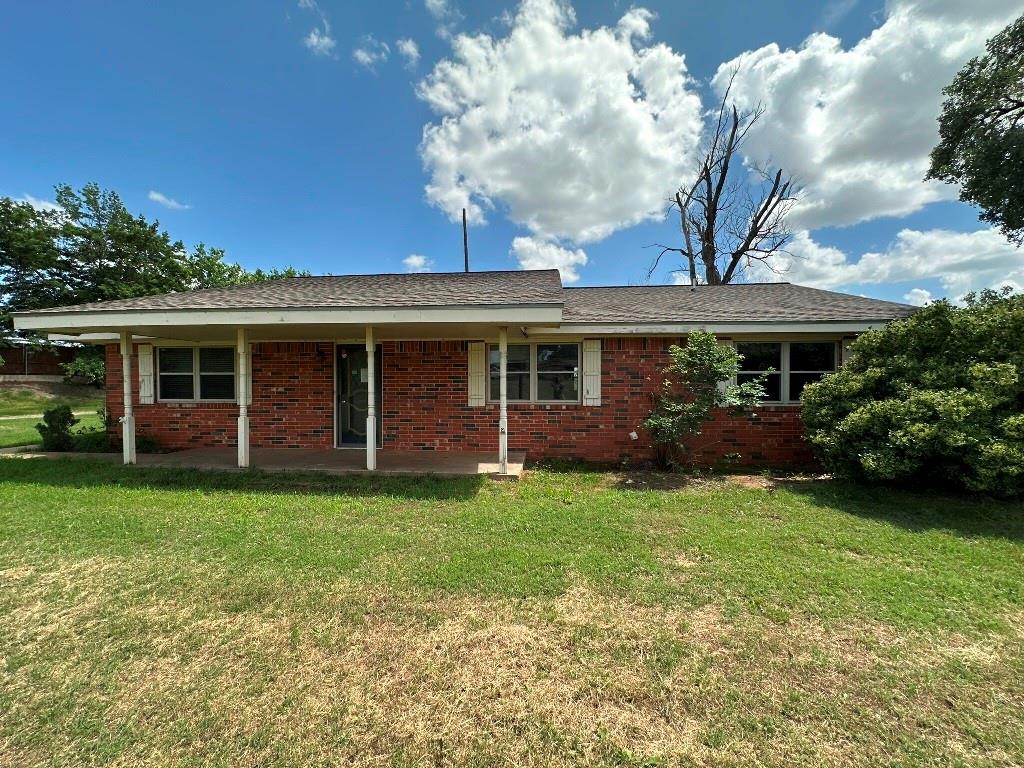 900 W Lakeview Road Property Photo 1