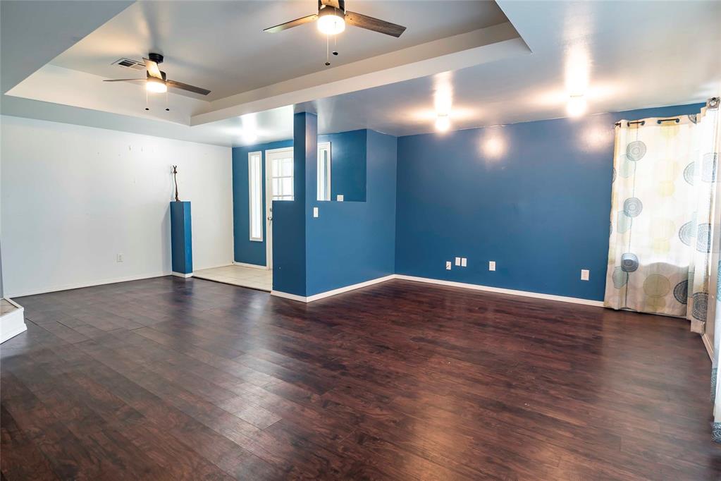 201 E 2nd Street Property Photo 4