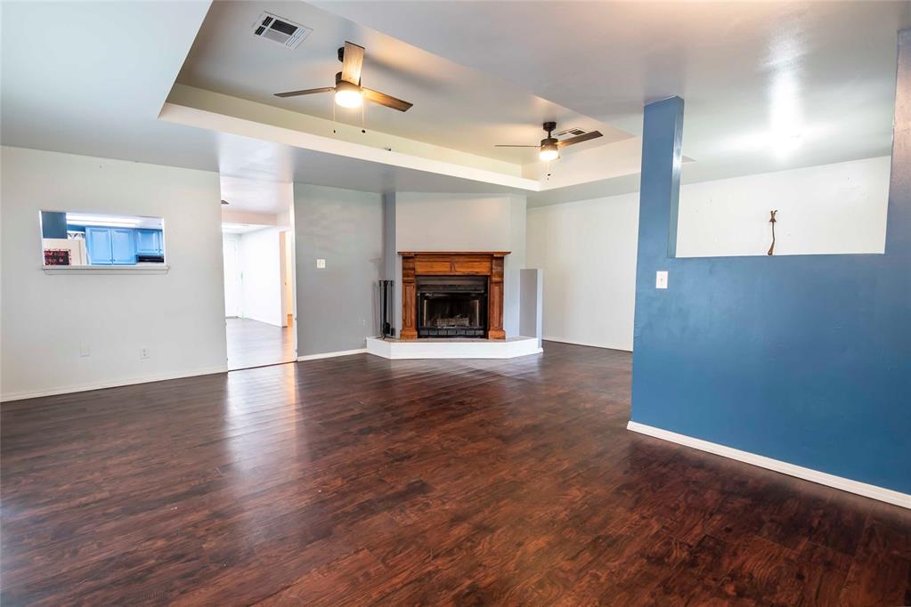 201 E 2nd Street Property Photo 5