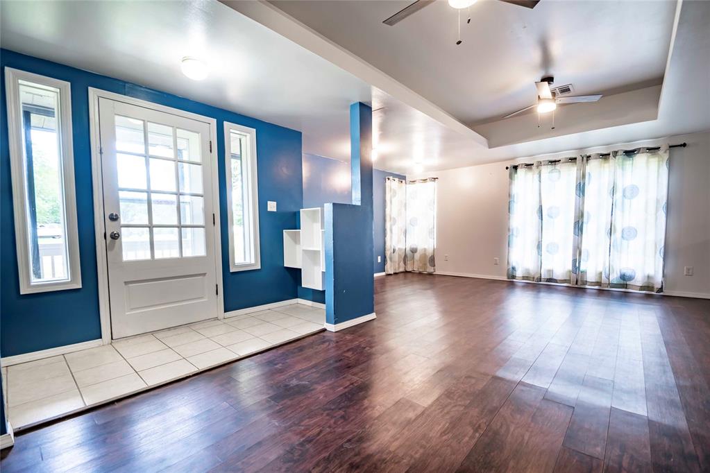 201 E 2nd Street Property Photo 6