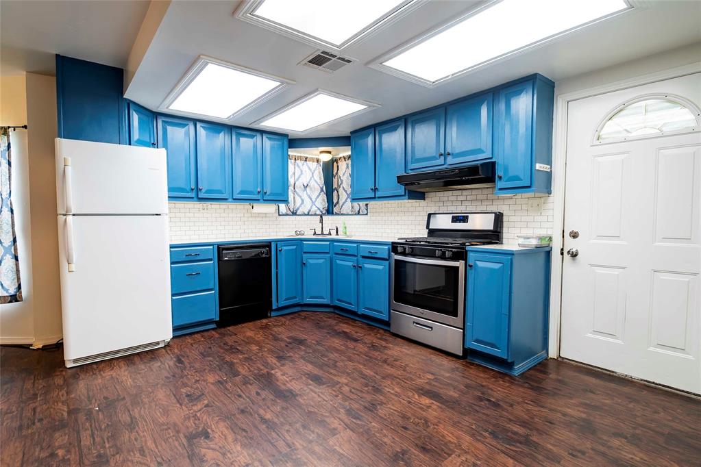 201 E 2nd Street Property Photo 9