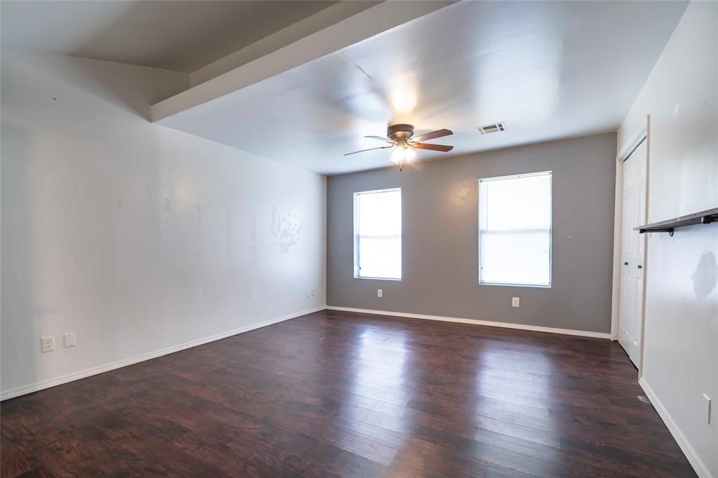 201 E 2nd Street Property Photo 10