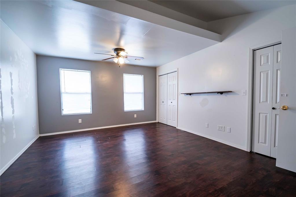 201 E 2nd Street Property Photo 11