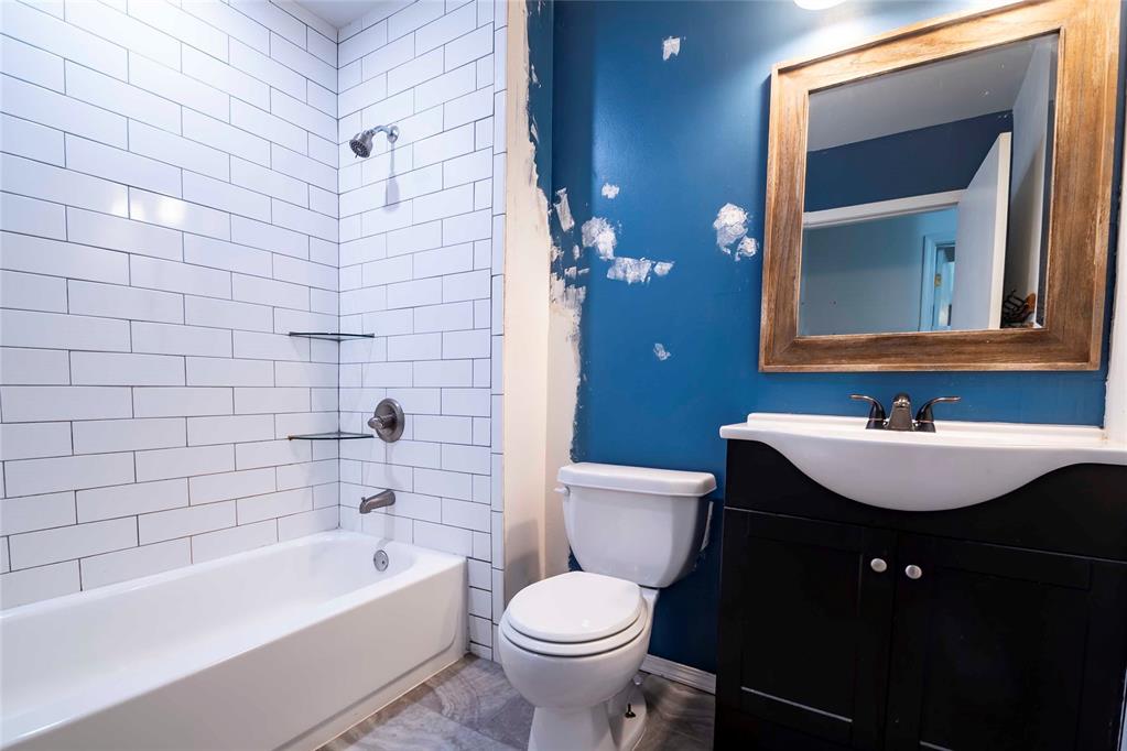 201 E 2nd Street Property Photo 12