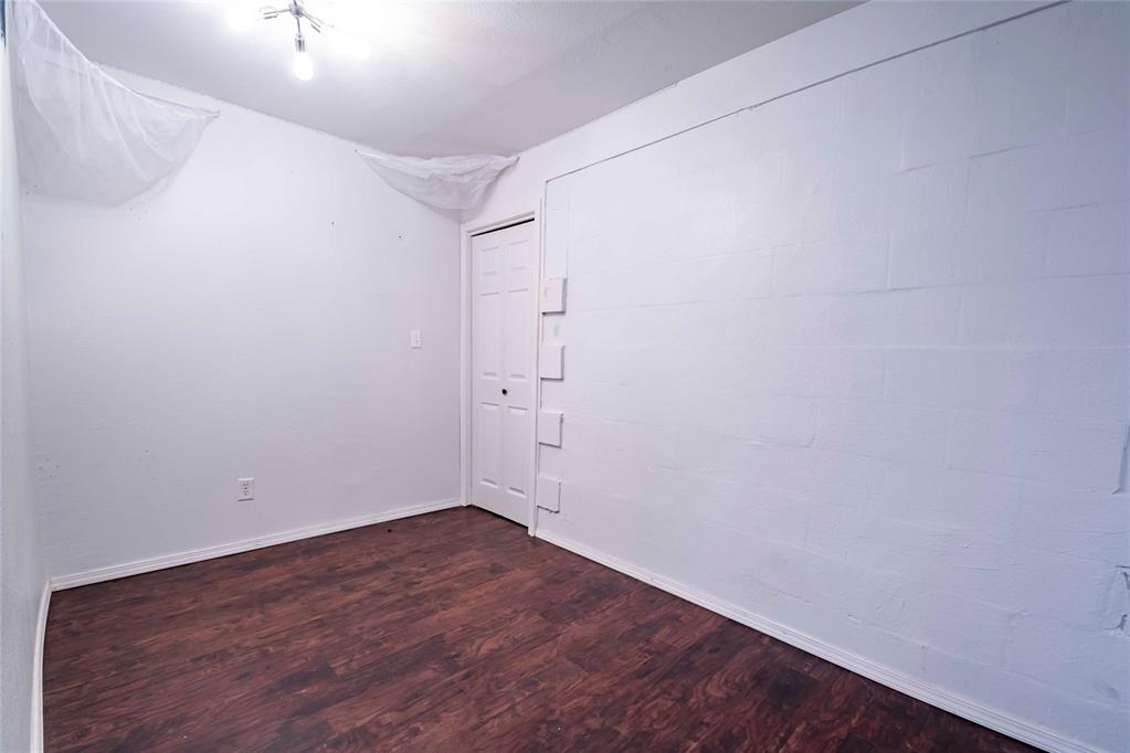 201 E 2nd Street Property Photo 13