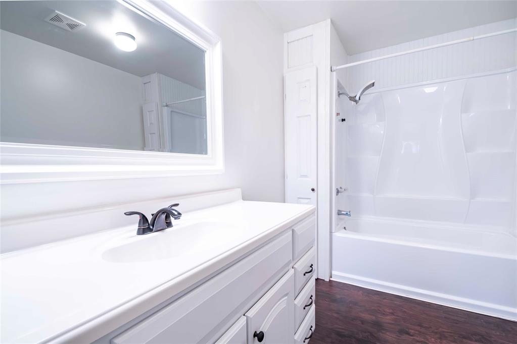 201 E 2nd Street Property Photo 15