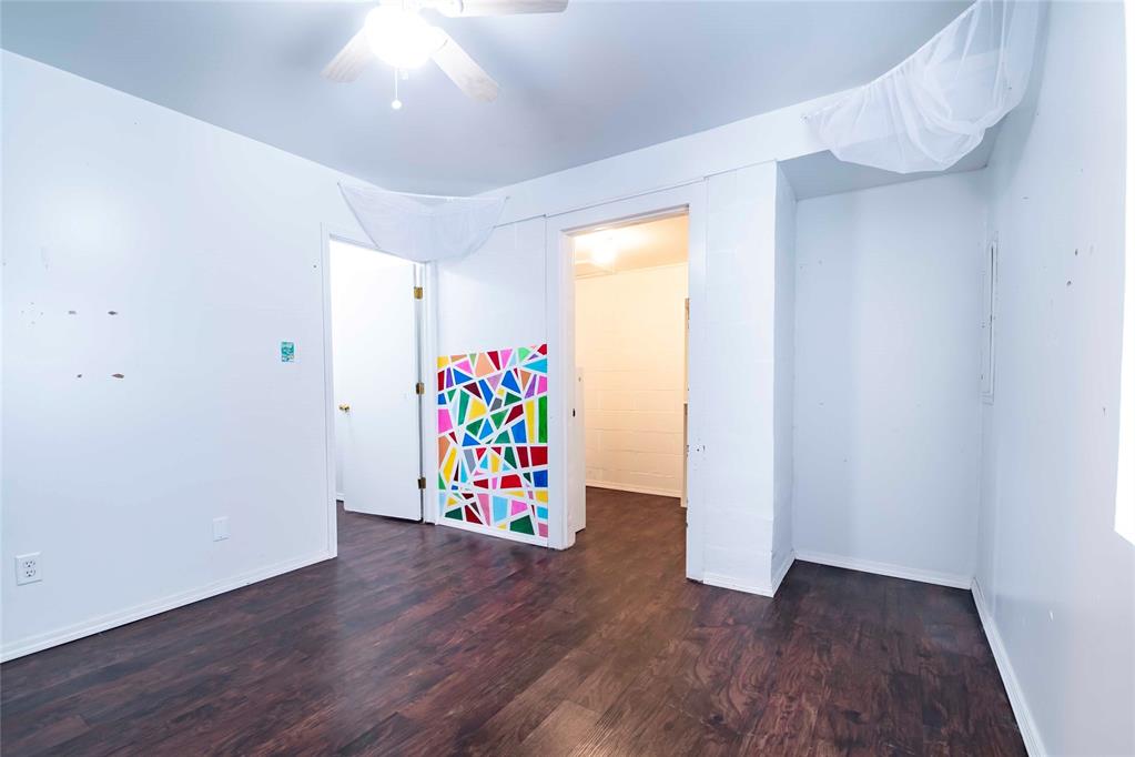 201 E 2nd Street Property Photo 18