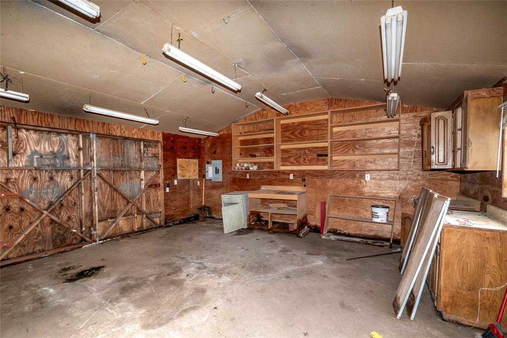 201 E 2nd Street Property Photo 21