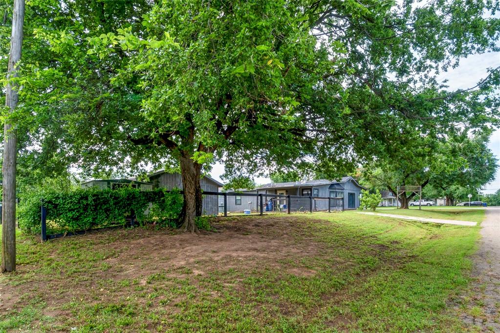 201 E 2nd Street Property Photo 22