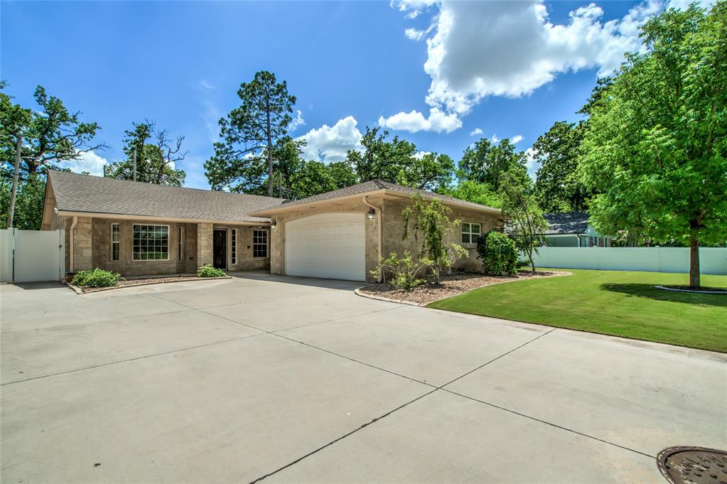 6704 Tall Oaks Drive Property Photo 2