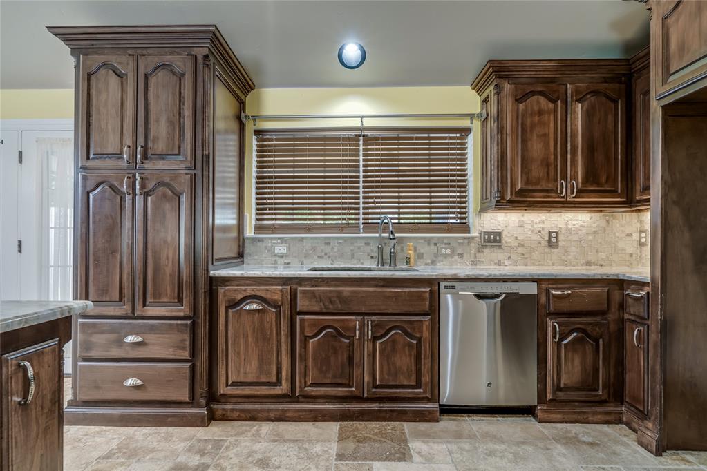 6704 Tall Oaks Drive Property Photo 18