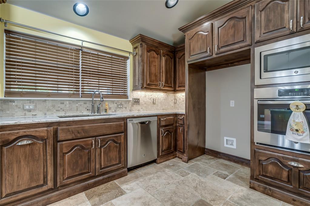 6704 Tall Oaks Drive Property Photo 20