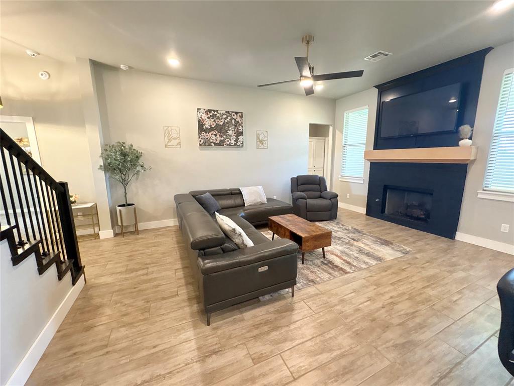 1920 Sama Way Property Photo 4