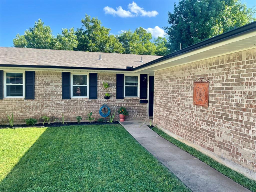 1622 Village Drive Property Photo 1