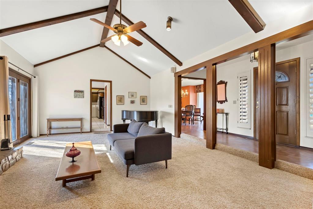 4404 Tamarisk Drive Property Photo 5