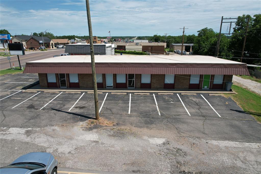524 N Milt Phillips Avenue Property Photo 1