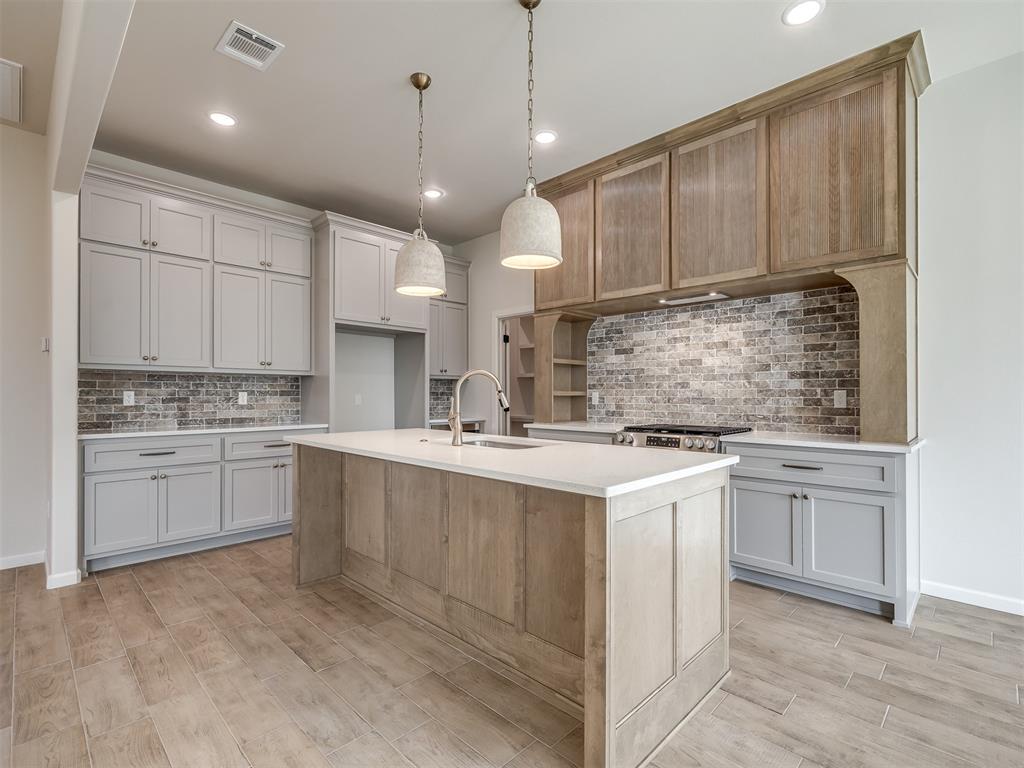 8104 Goldfinch Drive Property Photo 15