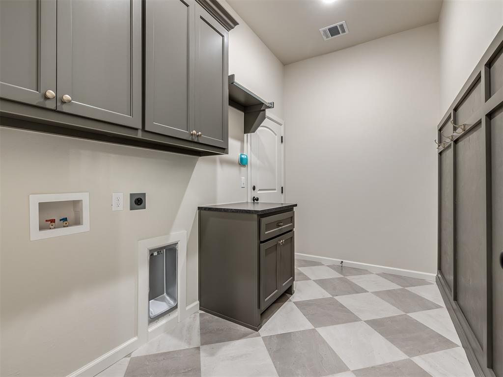 8104 Goldfinch Drive Property Photo 41