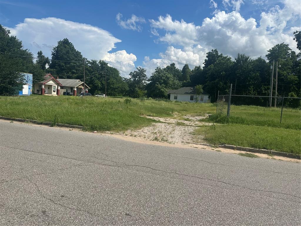 225 N Indiana Avenue Property Photo