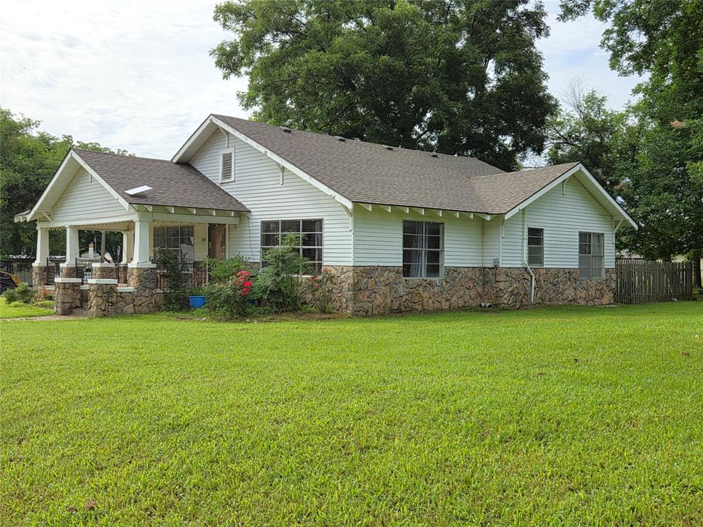 207 E Cedar Street Property Photo 1