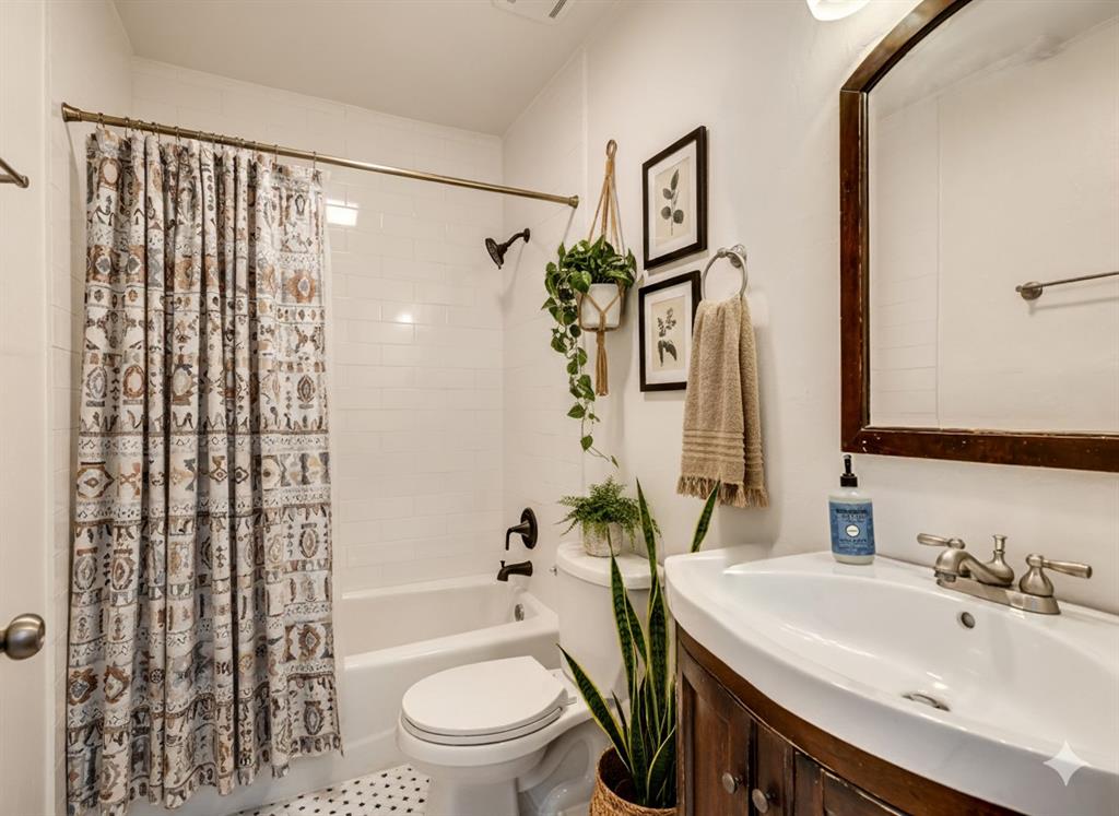 500 Dakota Street Property Photo 12