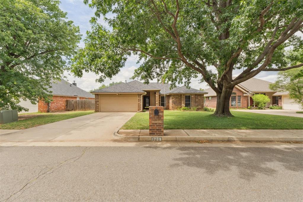 1729 Dena Drive Property Photo 1
