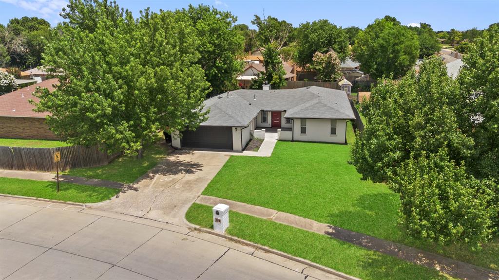 104 N Ramblin Oaks Drive Property Photo 3