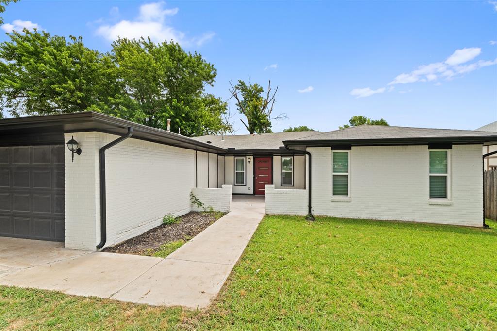 104 N Ramblin Oaks Drive Property Photo 4