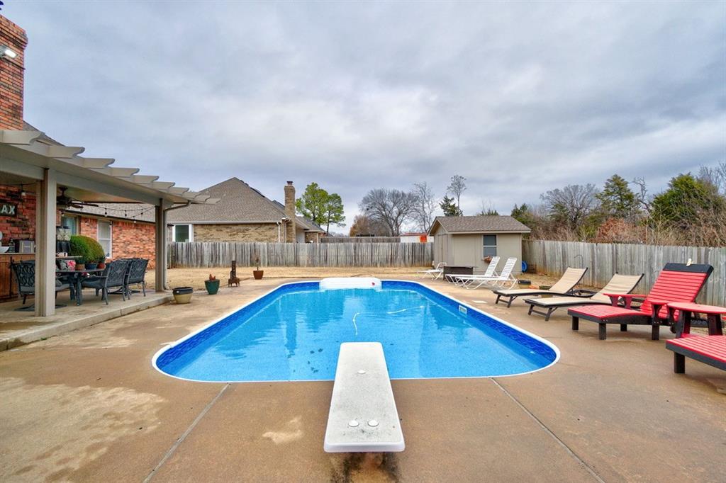 301 Club House Drive Property Photo 1
