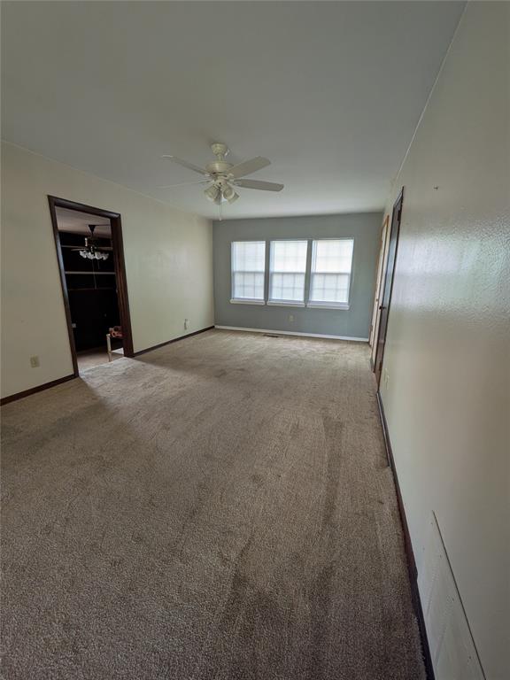733 E Steed Drive Property Photo 4