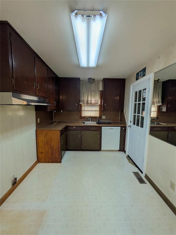 733 E Steed Drive Property Photo 5