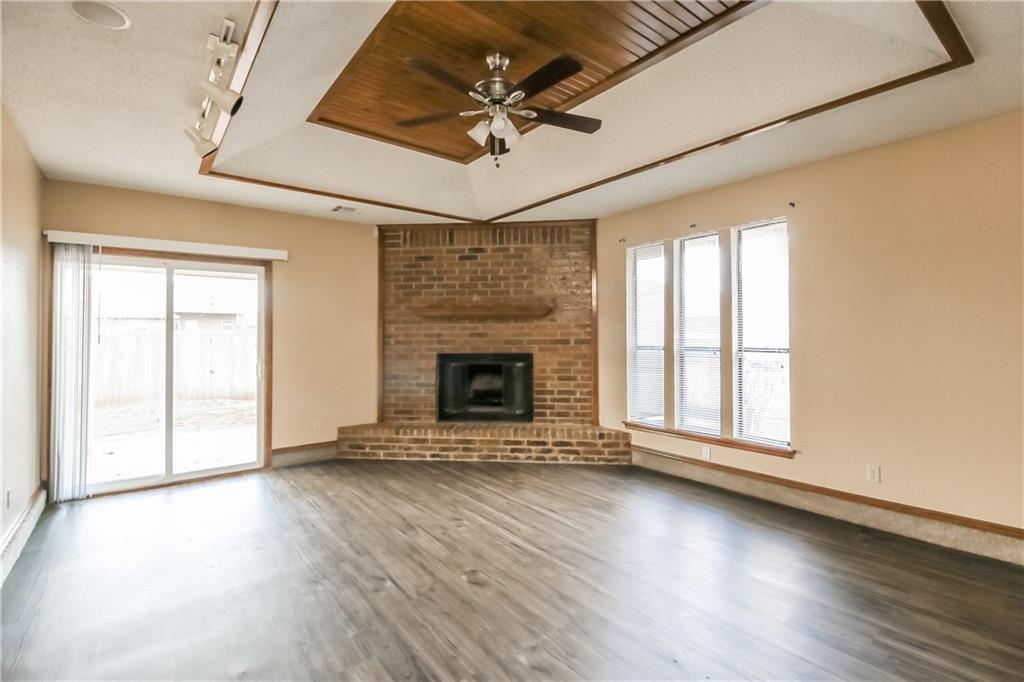 2425 E Hills Drive Property Photo 4
