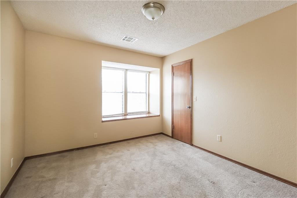 2425 E Hills Drive Property Photo 12