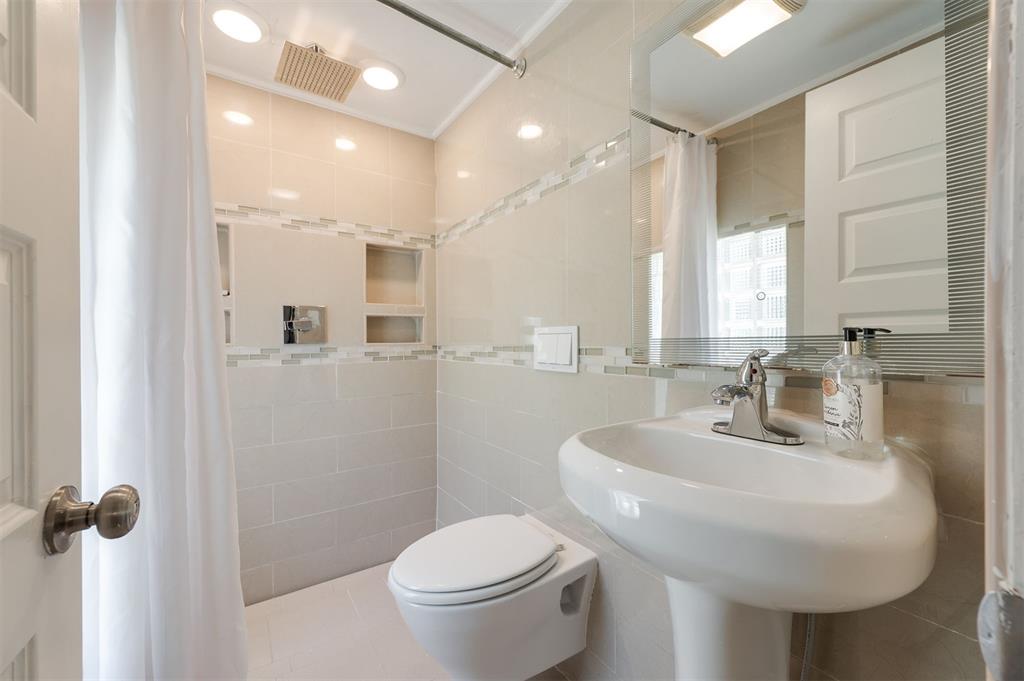 922 Ne 71st Street Property Photo 21