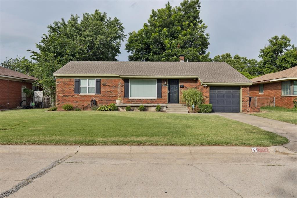 2109 N Warren Avenue Property Photo 1
