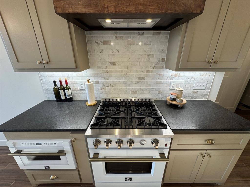 2676 Pistache Way Property Photo 8