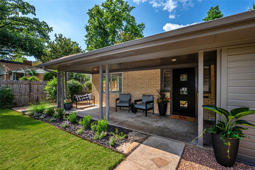 627 Okmulgee Street Property Photo 3