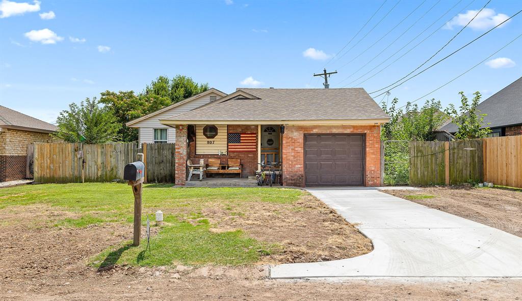 807 Thompson Drive Property Photo