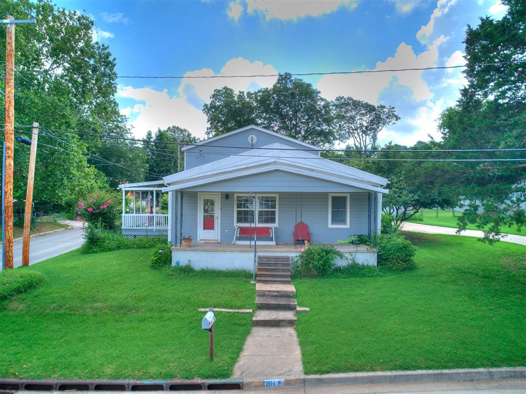 201 S Dixon Avenue Property Photo 1