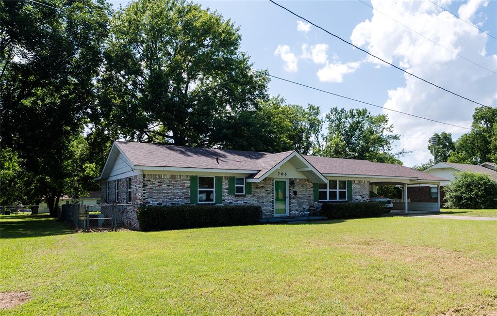 706 S Hammack Avenue Property Photo 1