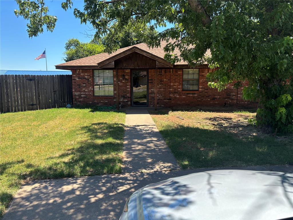 500 N Pecan Street Property Photo 1