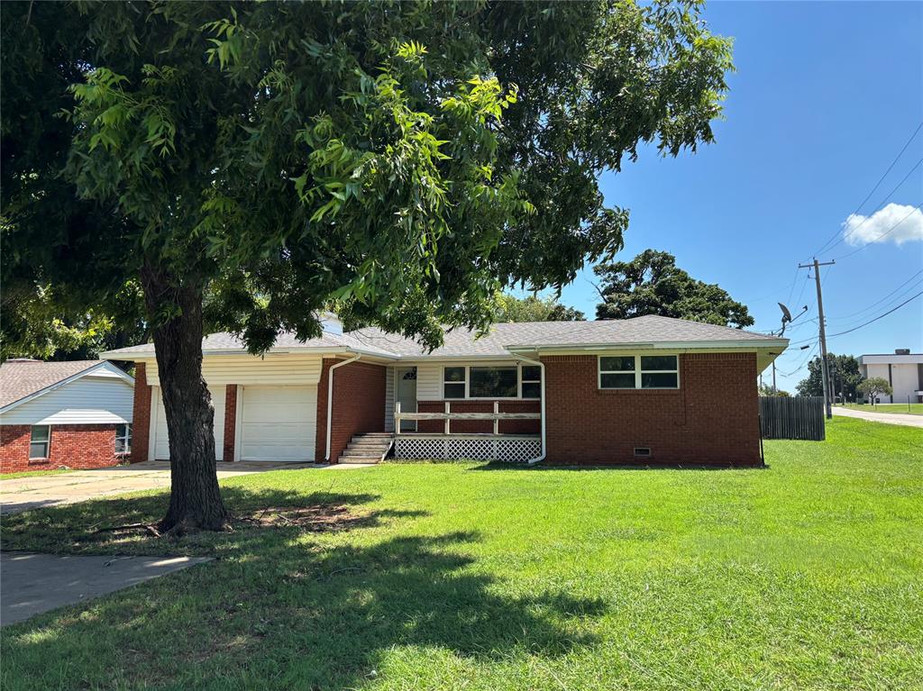 611 Garth Brooks Boulevard Property Photo 1