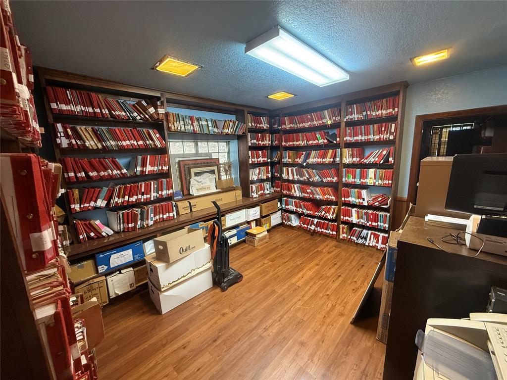 416 N Main Street Property Photo 8