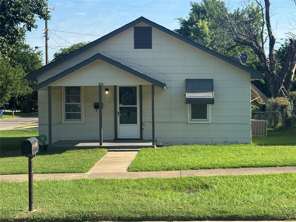 818 W Watts Street Property Photo