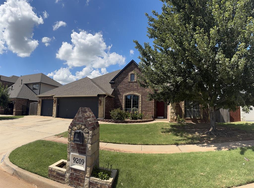 9209 SW 28th Street Property Photo 1