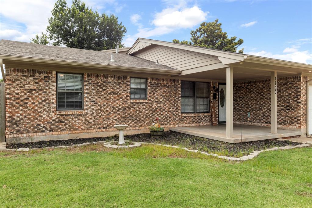 1200 W Woodlane Drive Property Photo 1