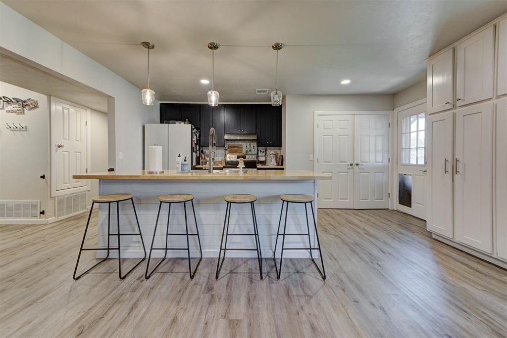 201 N English Drive Property Photo 1