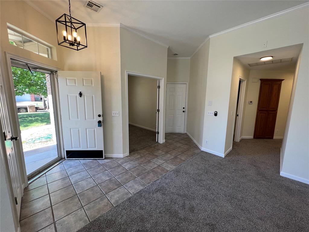 909 W Pruett Drive Property Photo 1