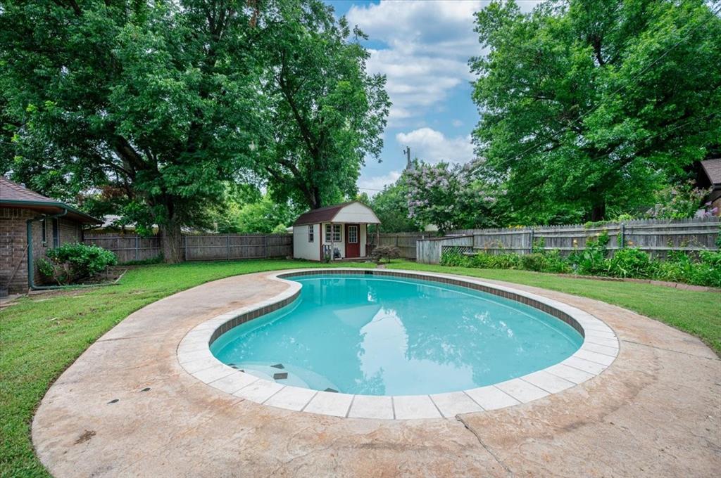 2704 S Berry Road Property Photo 3