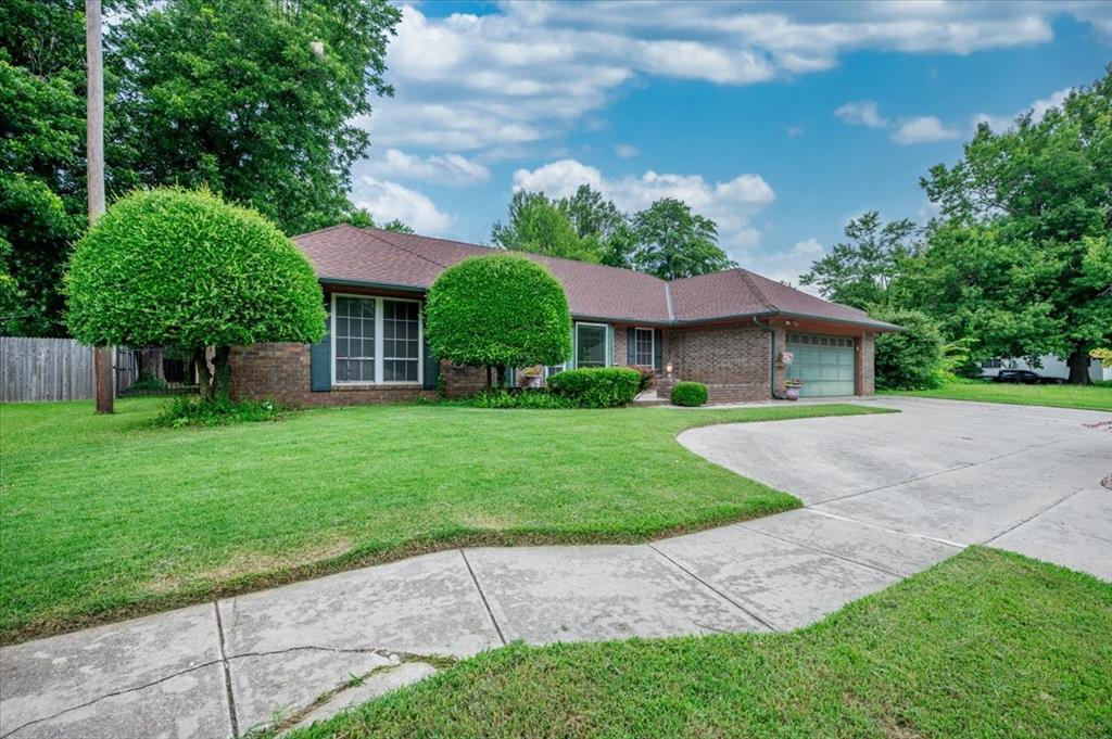 2704 S Berry Road Property Photo 4